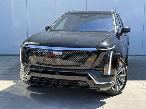 Used 2026 Cadillac Vistiq Luxury AWD/4WD image 1