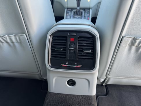 Used 2018 Porsche Macan S image 29