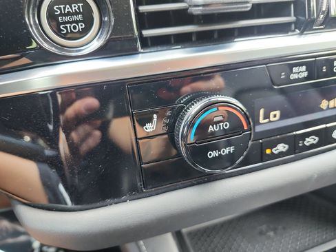 Used 2023 Nissan Pathfinder SL AWD/4WD image 22