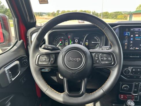 Used 2024 Jeep Wrangler Unlimited AWD/4WD image 16