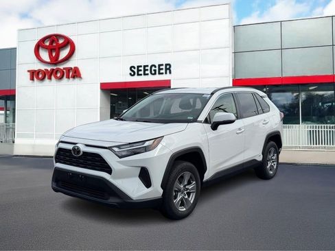 Used 2025 Toyota RAV4 XLE AWD/4WD image 7