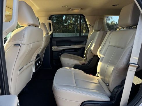 Used 2024 Ford Expedition XLT image 11