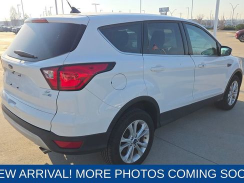 Used 2019 Ford Escape SE image 5
