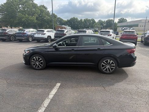 Used 2025 Volkswagen Jetta SE FWD image 6