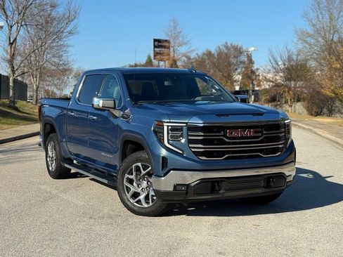 Used 2024 GMC Sierra 1500 SLT image 2