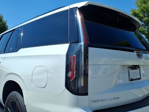 Used 2023 Cadillac Escalade ESV Sport AWD/4WD image 12
