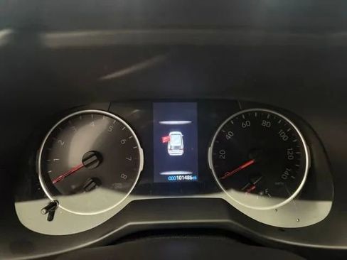 Used 2021 Toyota RAV4 XLE Premium image 18