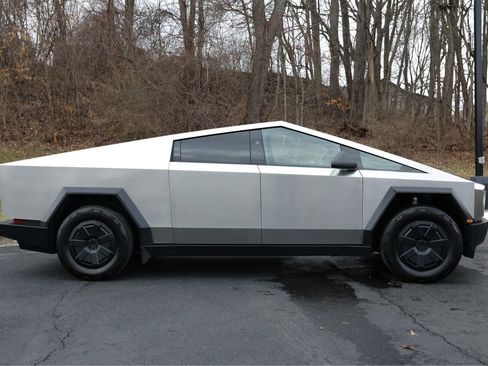 Used 2024 Tesla Cybertruck AWD Crew Cab image 24