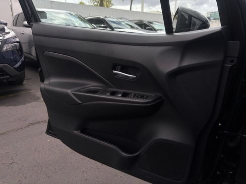 Used 2025 Nissan Versa SV FWD image 18