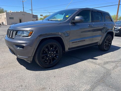Used 2017 Jeep Grand Cherokee Altitude RWD image 10