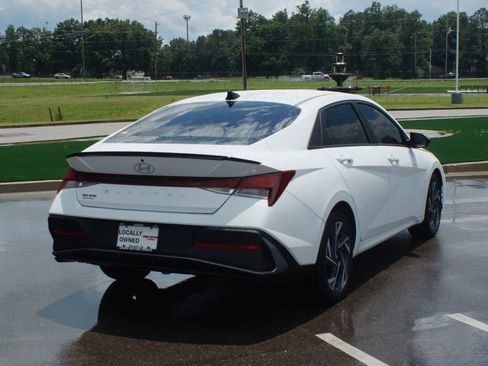 Used 2025 Hyundai Elantra Sport FWD image 17