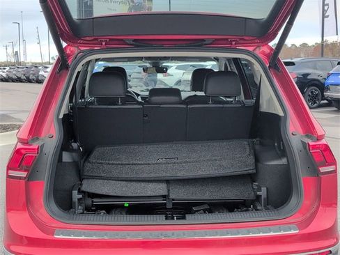 Used 2022 Volkswagen Tiguan SE image 5
