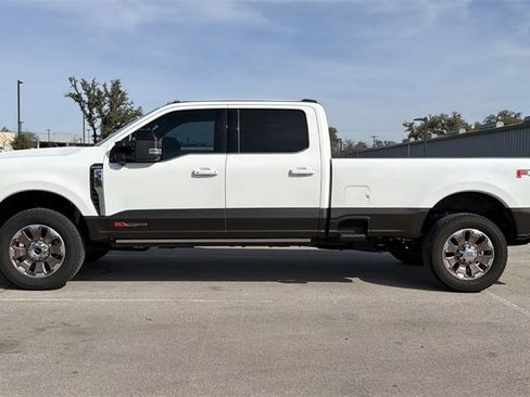 Used 2025 Ford F350 King Ranch w/ FX4 Off-Road Package image 13