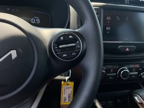 Used 2025 Kia Soul LX w/ LX Technology Package FWD image 25
