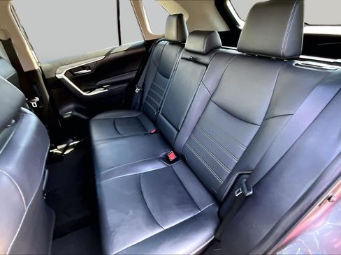 Used 2019 Toyota RAV4 XLE Premium FWD image 21