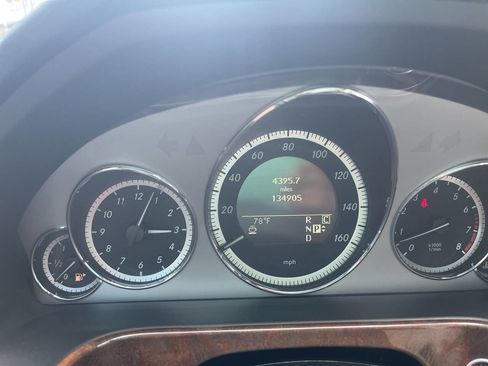 Used 2010 Mercedes-Benz E 350 4MATIC Sedan image 23