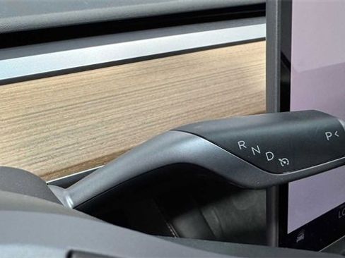 Used 2024 Tesla Model Y Long Range image 23