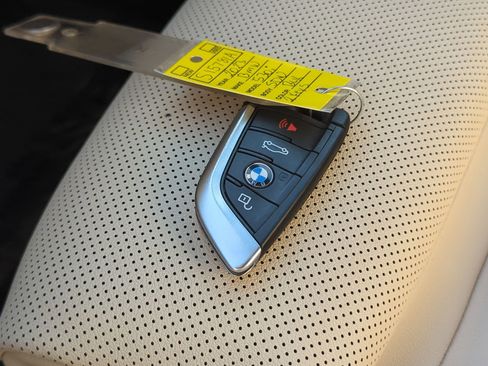 Used 2023 BMW 530i w/ Premium Package image 36