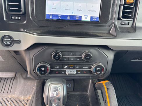 Used 2023 Ford Bronco Badlands w/ Sasquatch Package AWD/4WD image 13