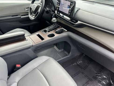 Certified 2023 Toyota Sienna XLE image 20