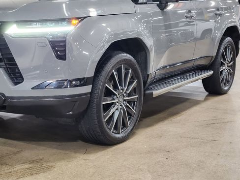 Used 2024 Lexus GX 550 w/ Accessory Package (Z1) image 17
