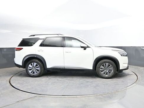 Used 2025 Nissan Pathfinder SV AWD/4WD image 11