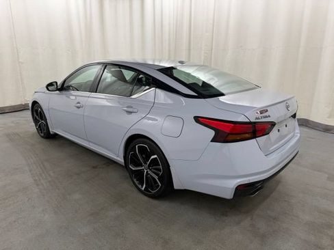 Used 2024 Nissan Altima 2.5 SR w/ SR Premium Package FWD image 4