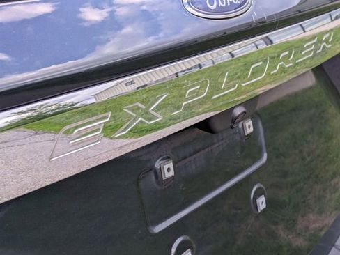 Used 2022 Ford Explorer XLT w/ Equipment Group 202A AWD/4WD image 10