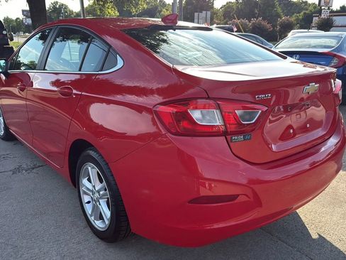 Used 2017 Chevrolet Cruze LT FWD image 3