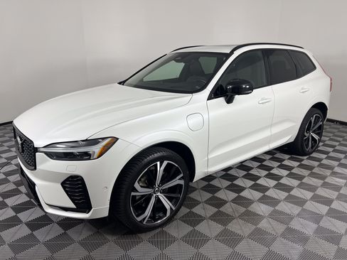 Used 2022 Volvo XC60 T8 R-Design w/ Advanced Package AWD/4WD image 8