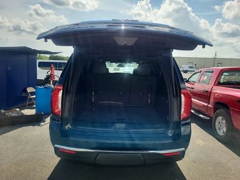 Used 2023 GMC Yukon XL SLT AWD/4WD image 10