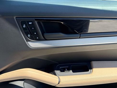 Certified 2024 Porsche Cayenne AWD/4WD image 20