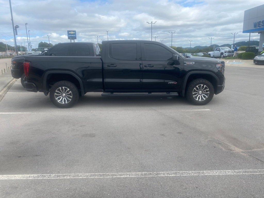 Used 2022 GMC Sierra 1500 AT4 w/ AT4 Preferred Package AWD/4WD image 3