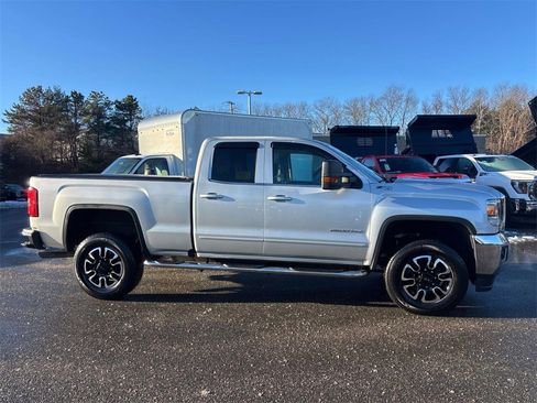 Used 2019 GMC Sierra 2500 SLE image 2