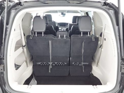 Certified 2023 Chrysler Pacifica Touring-L FWD image 13