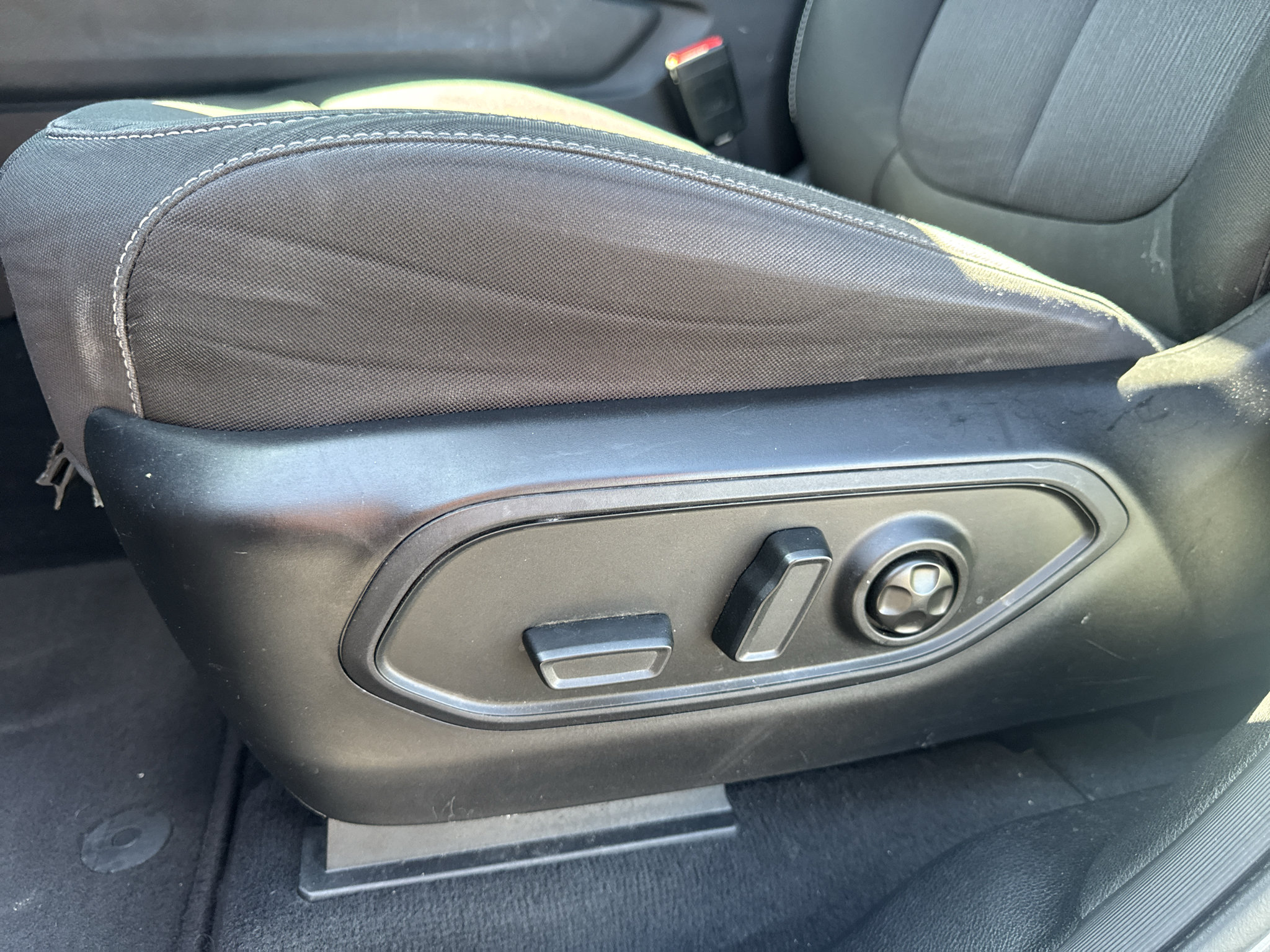 Used 2022 Jeep Grand Cherokee L Laredo w/ Luxury Tech Group I AWD/4WD image 14