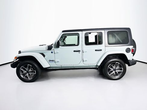 Used 2024 Jeep Wrangler Unlimited w/ Convenience Group AWD/4WD image 4