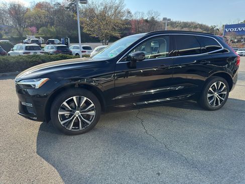 Used 2022 Volvo XC60 B5 Momentum w/ Advanced Package image 2