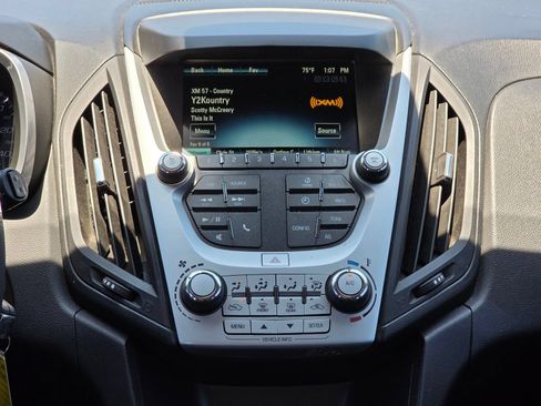 Used 2017 Chevrolet Equinox LS FWD image 18