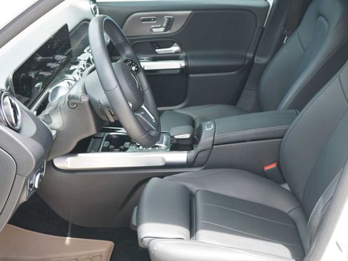 Used 2023 Mercedes-Benz EQB 300 4MATIC image 9