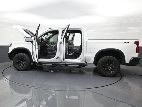 Used 2025 Chevrolet Silverado 1500 ZR2 w/ Technology Package AWD/4WD image 30