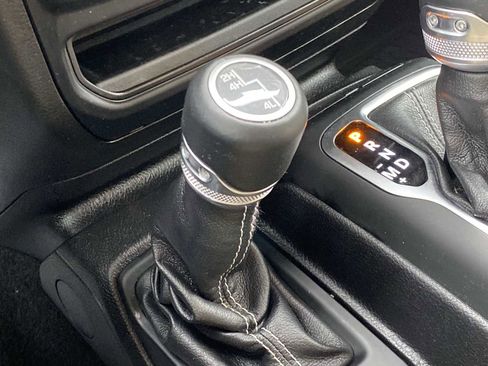 Certified 2019 Jeep Wrangler Unlimited Sahara AWD/4WD image 25