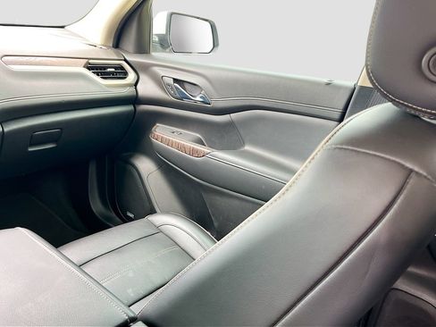 Used 2022 GMC Acadia Denali w/ Denali Ultimate Package FWD image 25