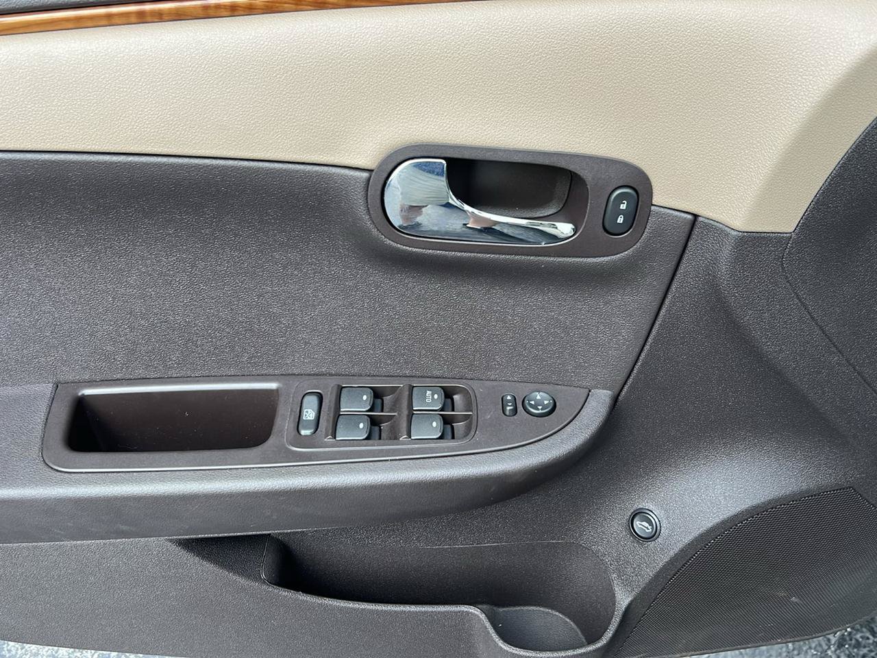 Used 2011 Chevrolet Malibu LT FWD image 14