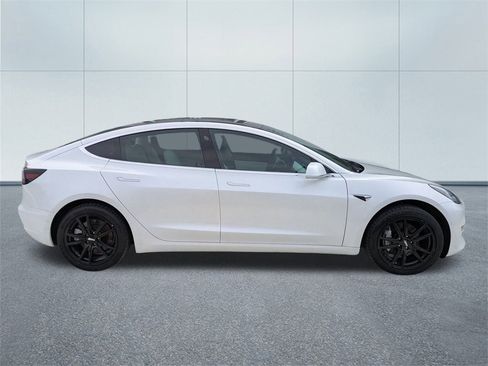 Used 2020 Tesla Model 3 Standard Range Plus image 2