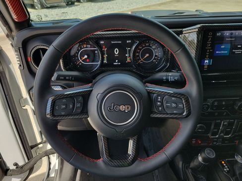 Used 2024 Jeep Gladiator Rubicon w/ Technology Group AWD/4WD image 30