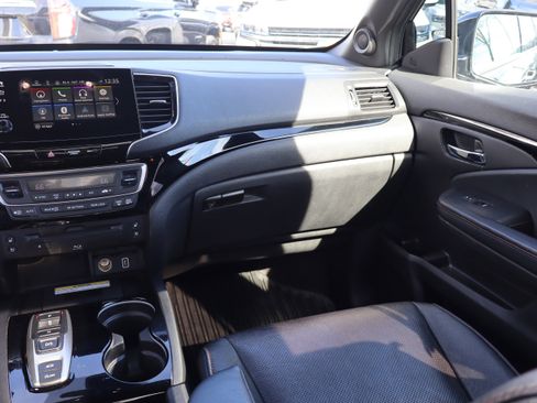 Used 2020 Honda Pilot Black Edition image 16