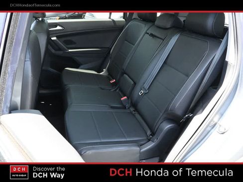 Used 2018 Volkswagen Tiguan SE w/ Panoramic Sunroof Package FWD image 19