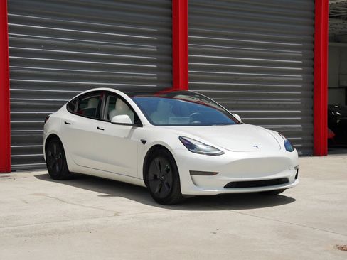 Used 2022 Tesla Model 3 Standard Range RWD image 6