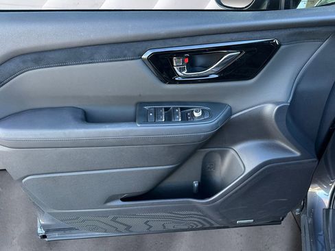 Used 2025 Subaru Forester Limited image 12